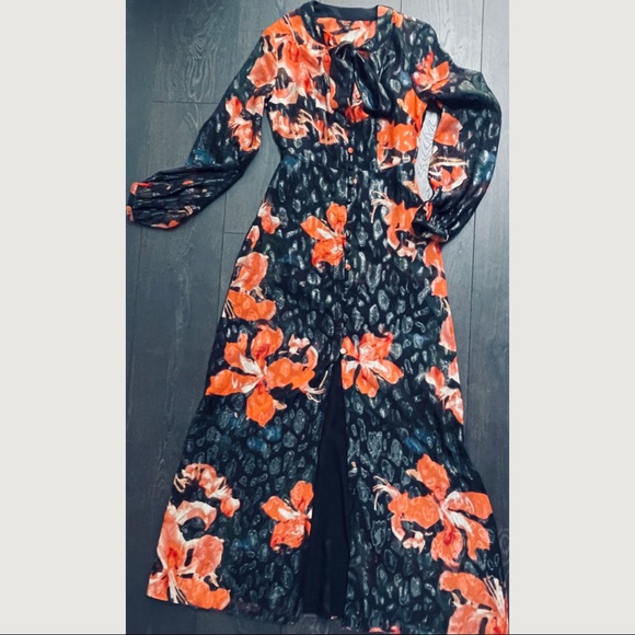 GUESS Sequin Floral Print Long Sleeve Maxi Dress - Picture 2 of 15